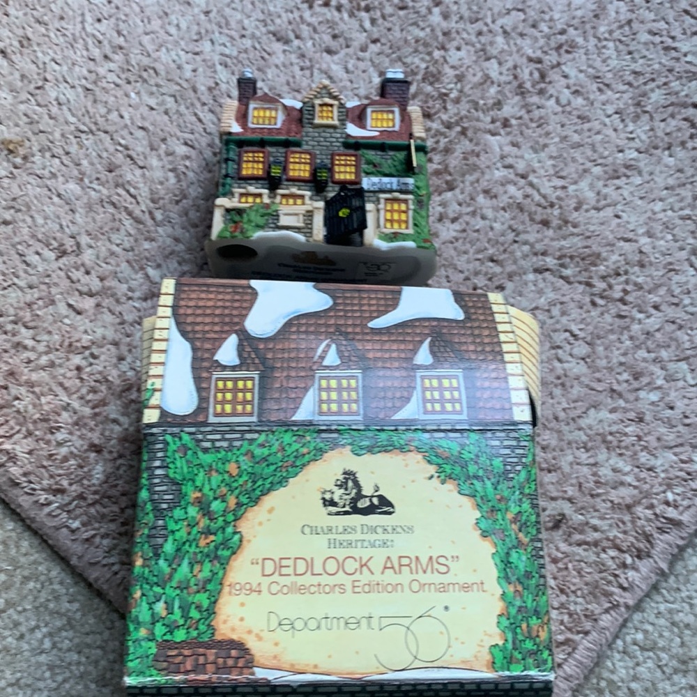 Dept 56 Charles Dickens Heritage, Dedlock Arms Ornament,1994 Edition